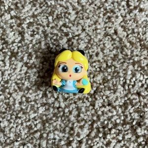 🛑 Alice Doorable Figurine from Series 6